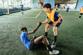 北爱尔兰小将唐利：在热刺时凯恩帮了我很多，这让我喜欢回撤