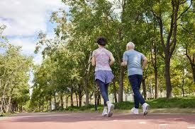 拓记为杨瀚森炮轰裁判荒唐！美媒再赞顶级策应天赋 斯帅回应显得无奈