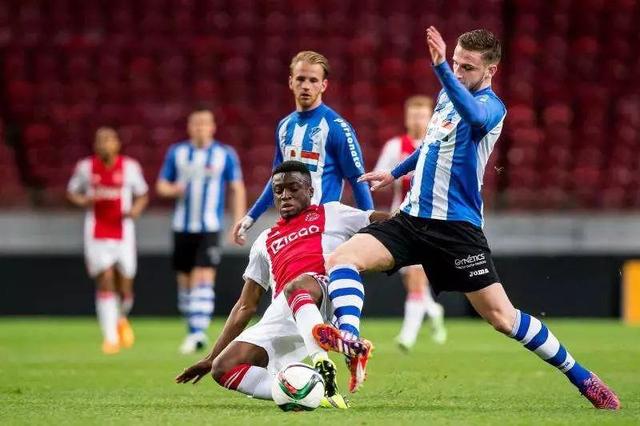 随着比赛的 随着比赛的